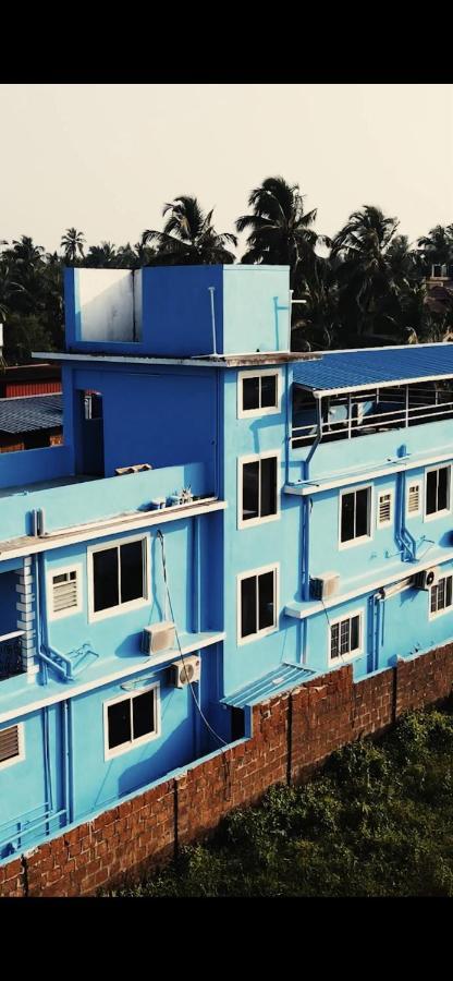 Hostel Dibs On Blue Morjim Exterior foto