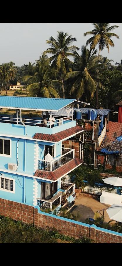Hostel Dibs On Blue Morjim Exterior foto